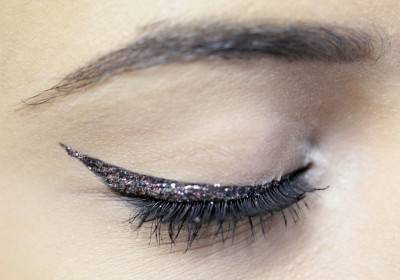 tuto Faire un maquillage pailleté pour les fêtes