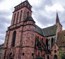 Maquillage pro à Strasbourg : partenariat avec l'Église Saint-Pierre.